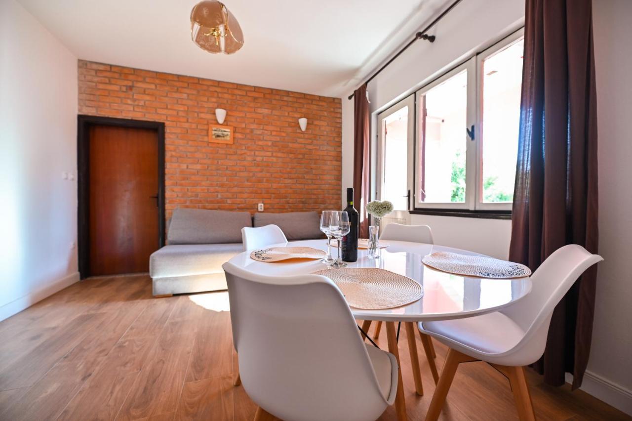 Apartment Frleta *