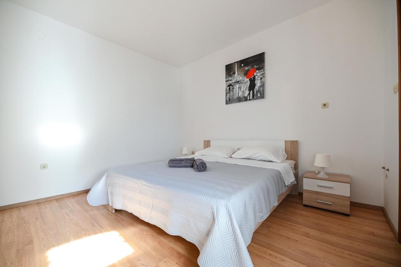 Apartment Frleta *